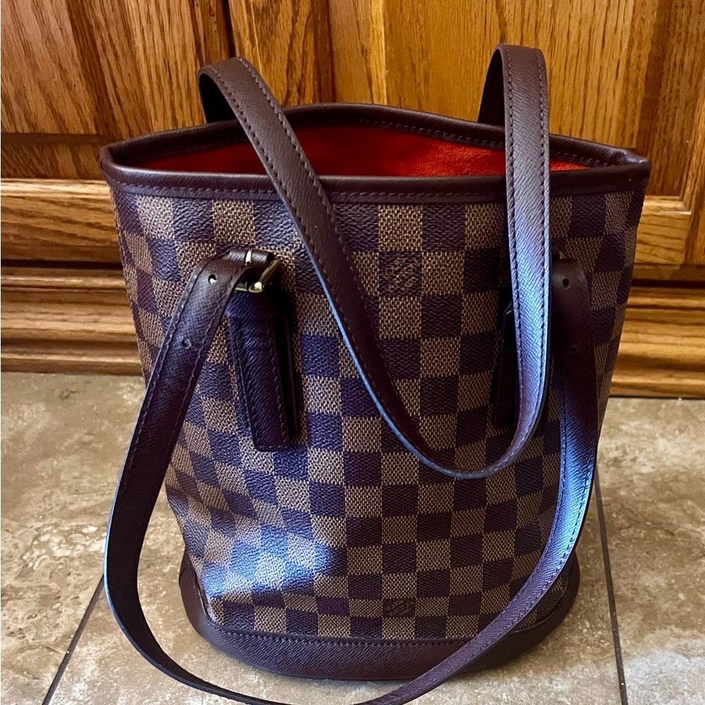 Authentic louis vuitton demier bucket bag in excellent condition!! - Picture 10 of 13